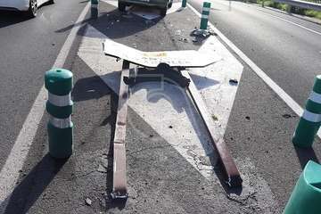 Una conductora pierde el control de su vehículo y se sale de la vía en la circunvalación de Telde/TA.